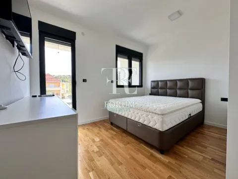 Izdavanje, trosoban stan, 130m², Blok 9, Podgorica - image 11