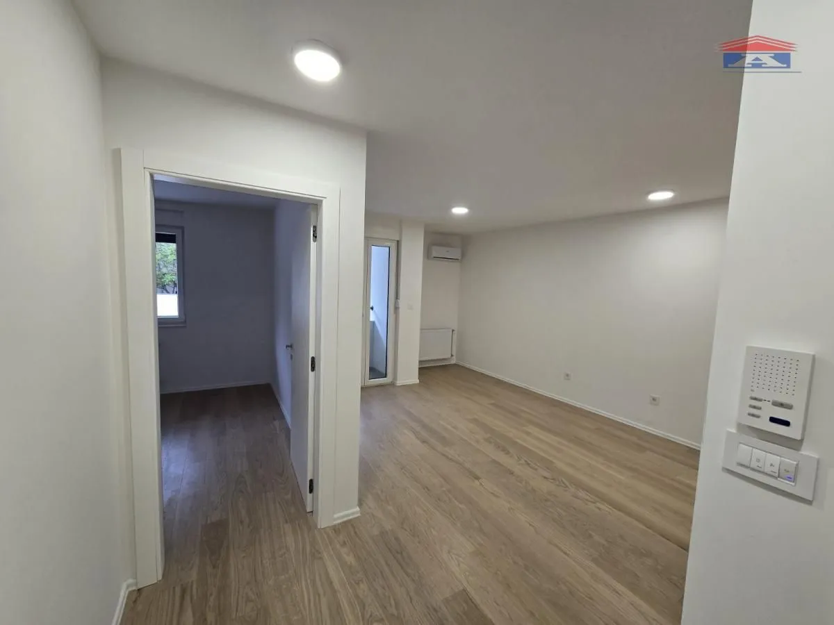 Izdavanje, dvosoban stan, 42m², Podbara, Novi Sad Sve Podlokacije