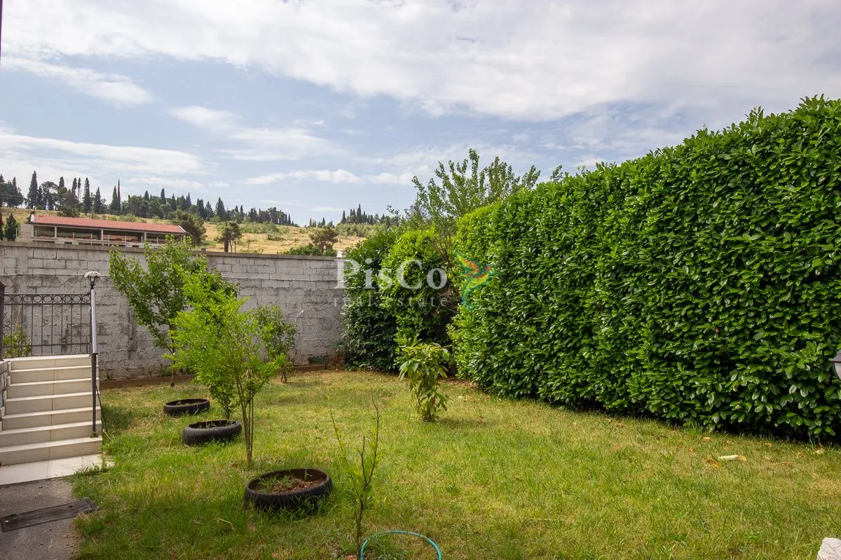 Izdavanje, kuća, 700m², Zagorič, Podgorica