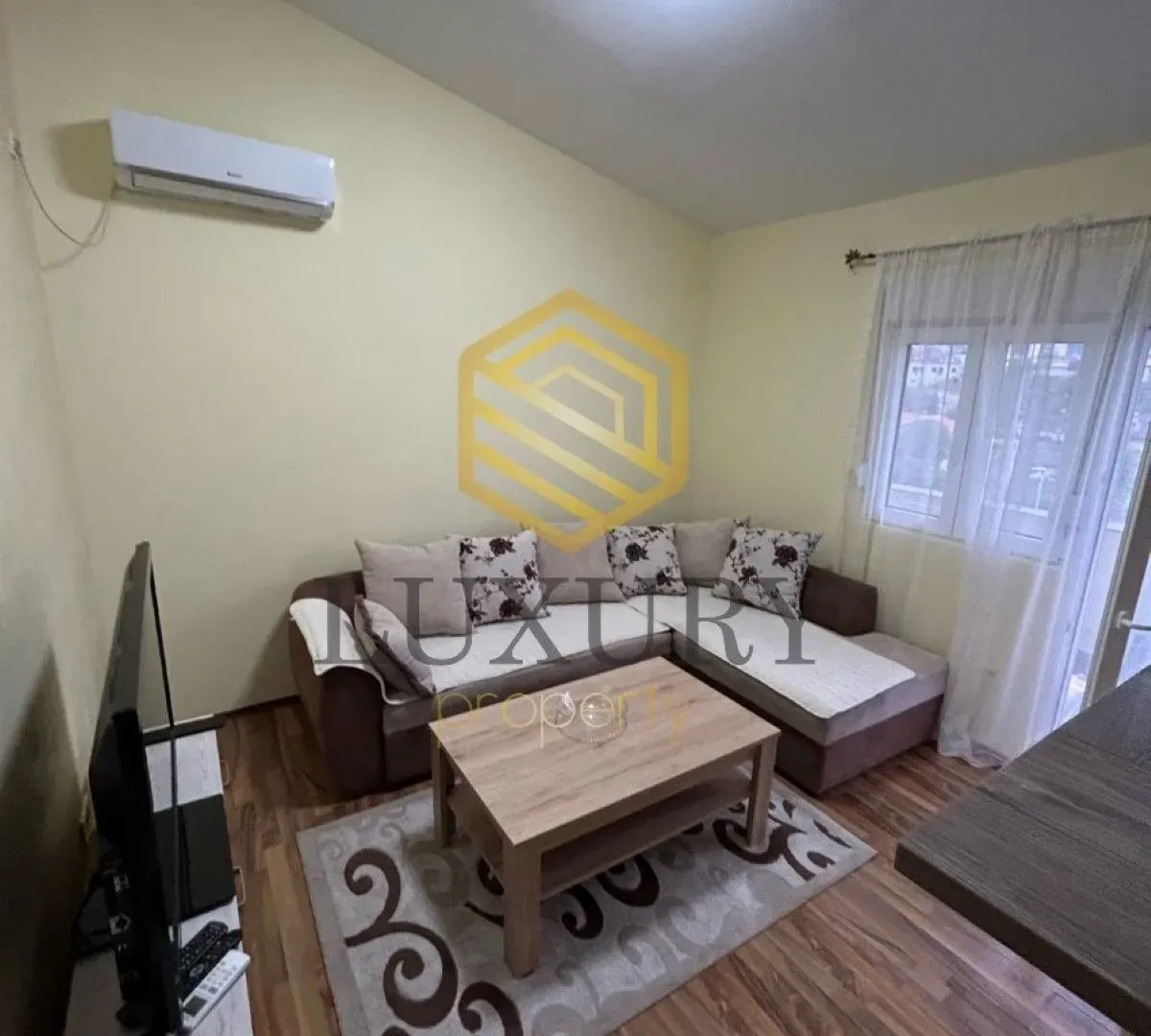 Izdavanje, jednosoban stan, 36m², Drač, Podgorica