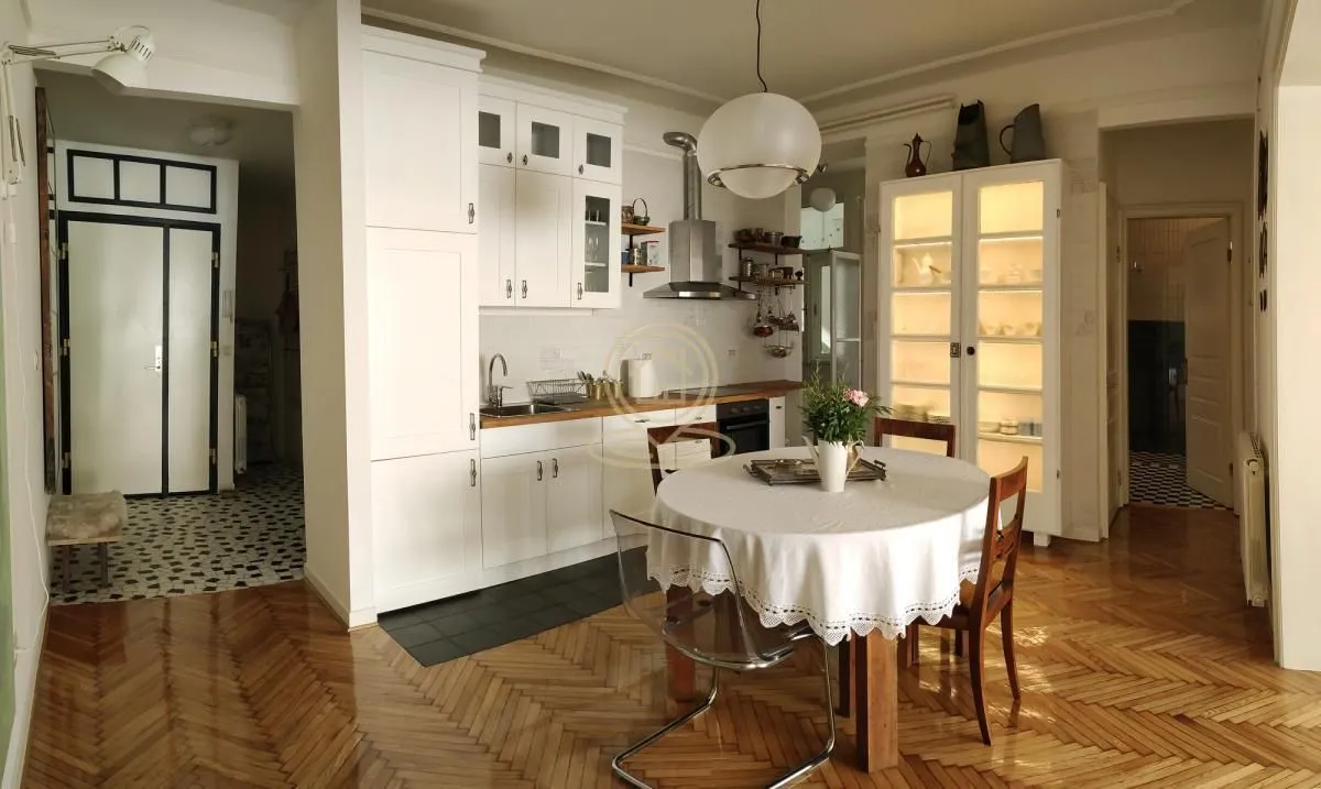 Izdavanje, trosoban stan, 141m², Kalenić Pijaca, Vračar Sve Podlokacije