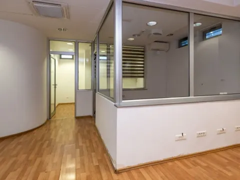 Poslovni prostor in Momišići