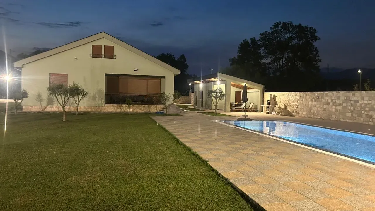 Rent, house, 220m², Ćurilac, Danilovgrad