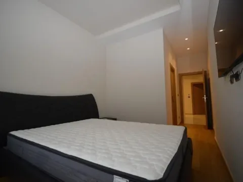 Izdavanje, trosoban stan, 120m², Kod Capital Plaze, Podgorica - image 11