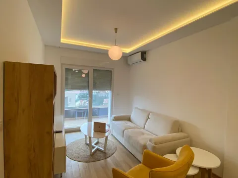 Rent, one bedroom apartment, 50m², Budva, Crna Gora - image 2