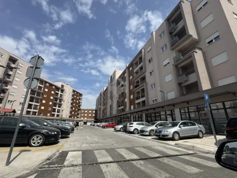 Sale, office space, 100m², Stari Aerodrom, Podgorica - image 2