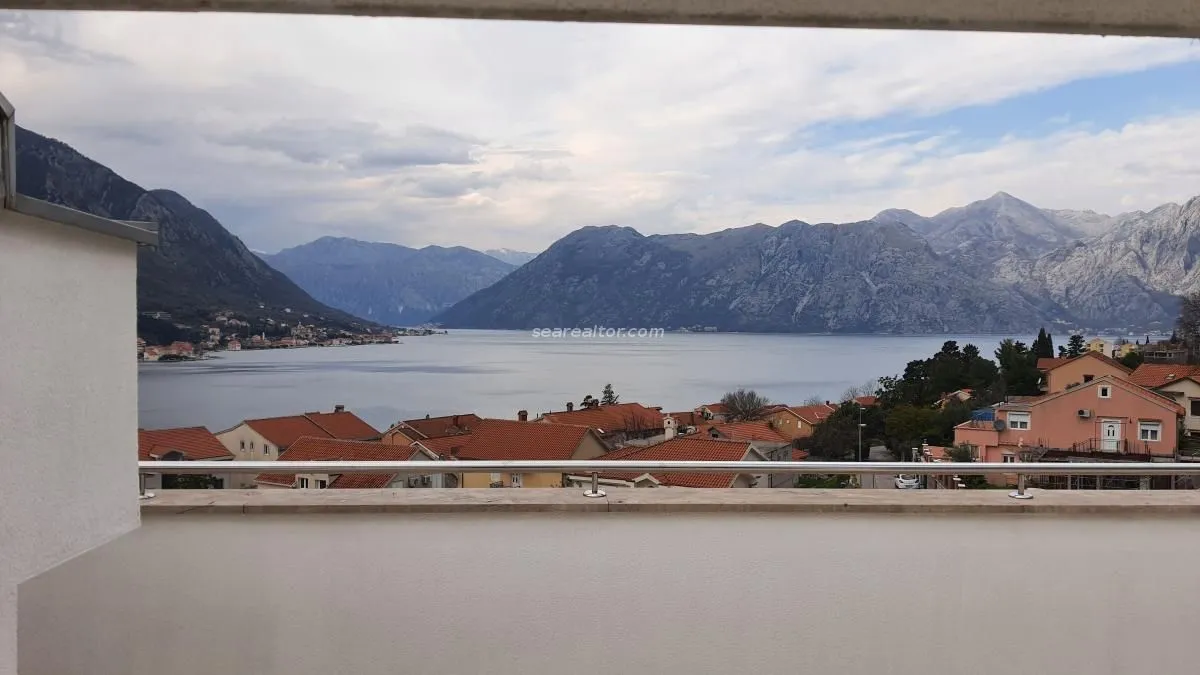 Prodaja, dvosoban stan, 120m², Dobrota, Kotor