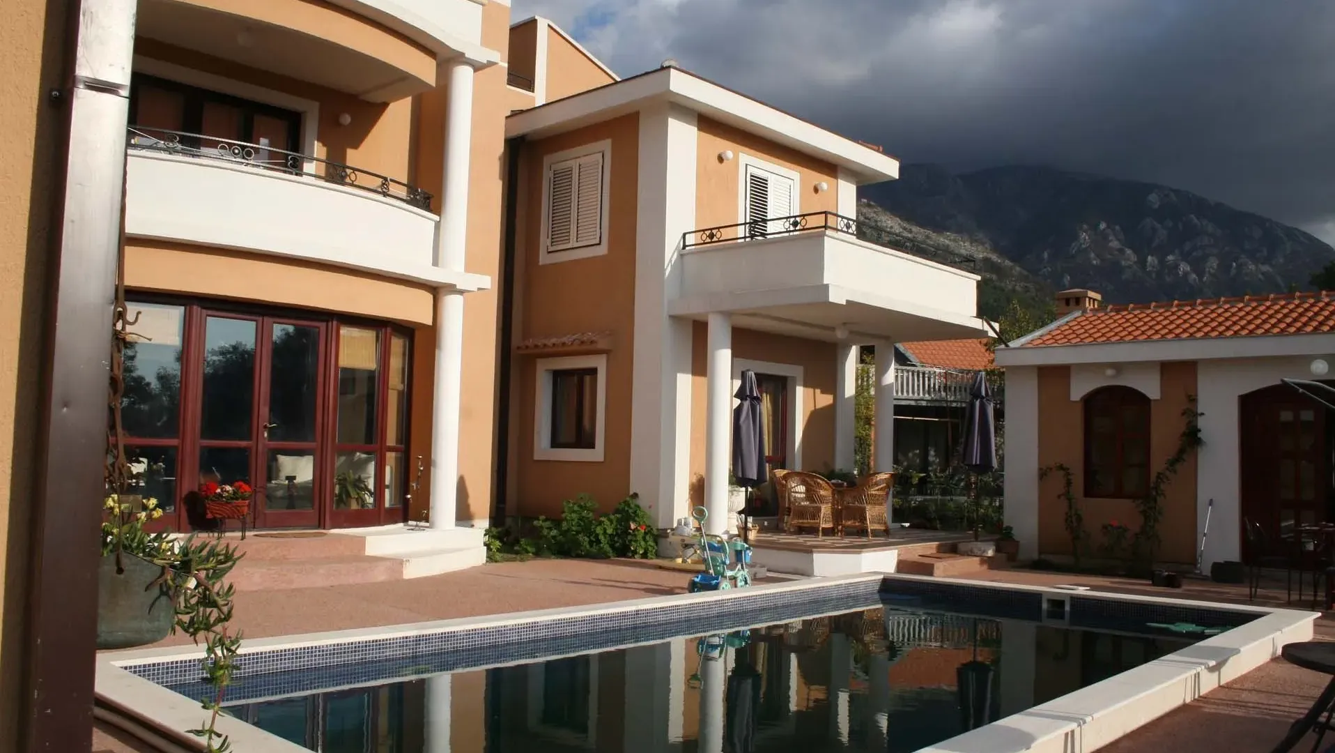 Sale, house, 375m², Kavač, Kotor