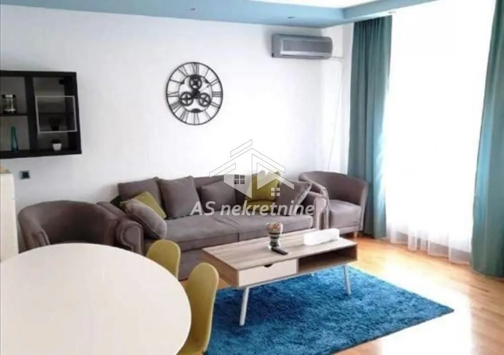 Izdavanje, trosoban stan, 85m², Vračar Sve Podlokacije, Beograd