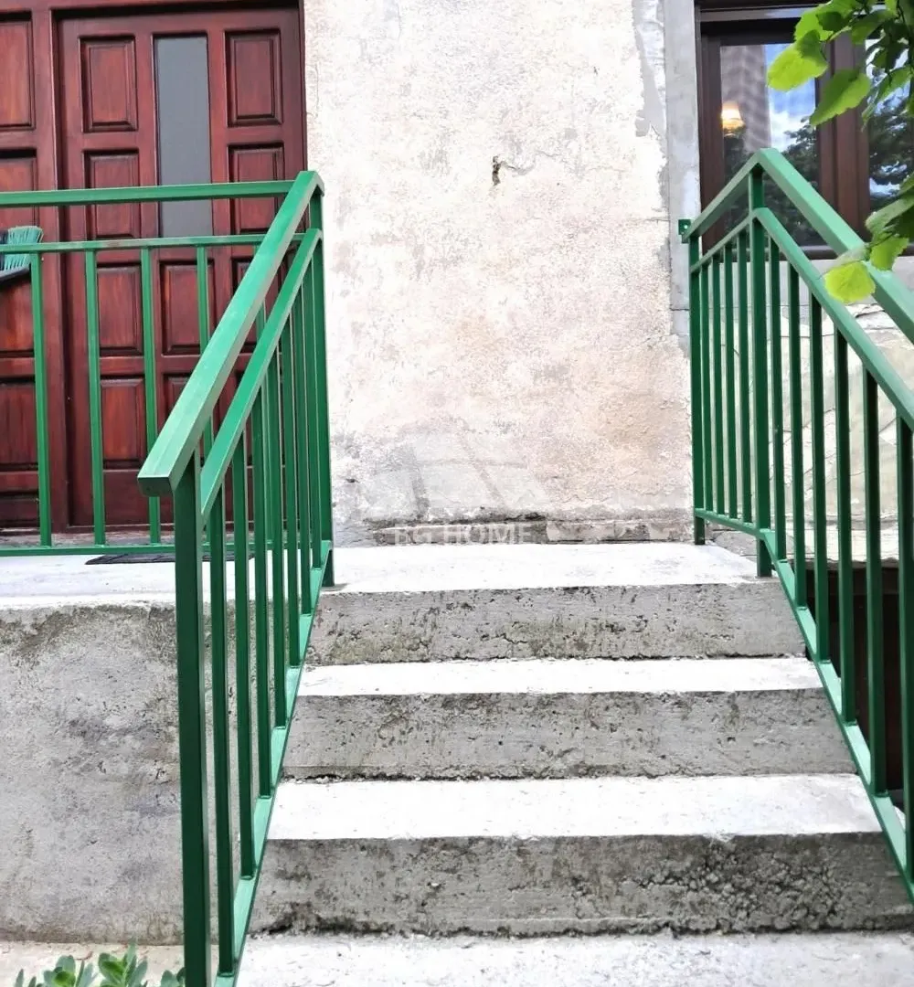 Prodaja, kuća, 52m², Uciteljsko Naselje, Zvezdara Sve Podlokacije