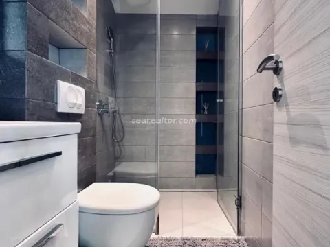 Izdavanje, trosoban stan, 130m², Centar, Tivat - image 23