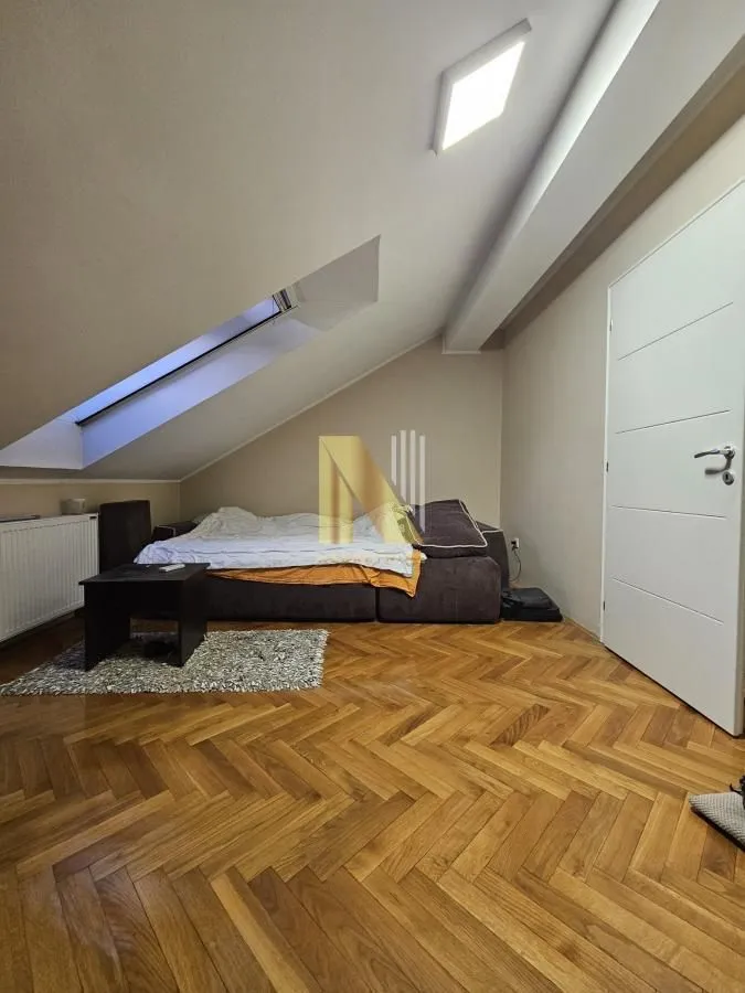 Prodaja, četvorosoban stan, 105m², Socijalno, Novi Sad Sve Podlokacije