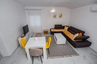 Izdavanje, jednosoban stan, 38m², Šušanj, Bar