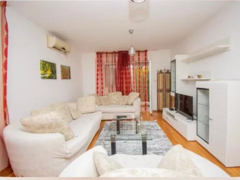 Izdavanje, trosoban stan, 80m², Dalmatinska ulica, Podgorica - image 2