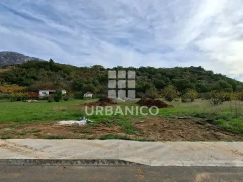 Zemljište in Zlatica