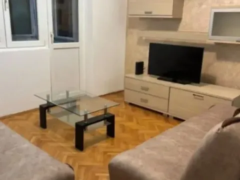 Izdavanje, jednosoban stan, 44m², Preko Morače, Podgorica