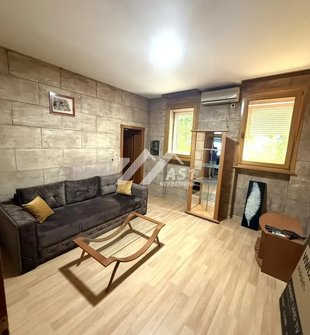 Izdavanje, dvosoban stan, 52m², Podbara, Novi Sad Sve Podlokacije