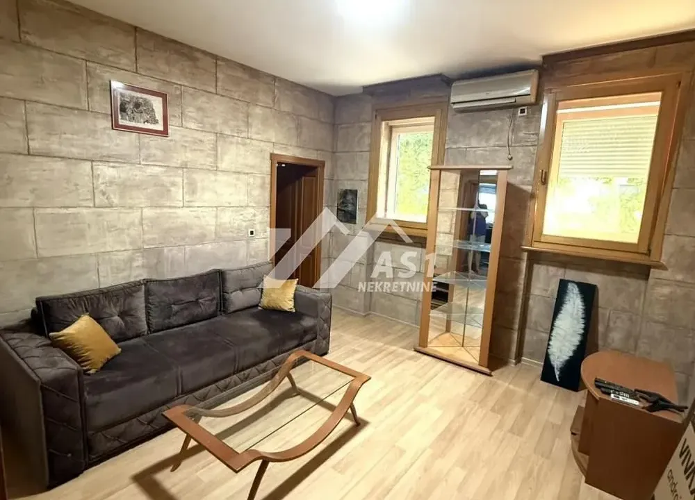 Izdavanje, dvosoban stan, 52m², Podbara, Novi Sad Sve Podlokacije