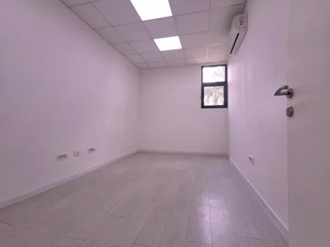 Sale, office space, 294m², Blok 5, Podgorica - image 17