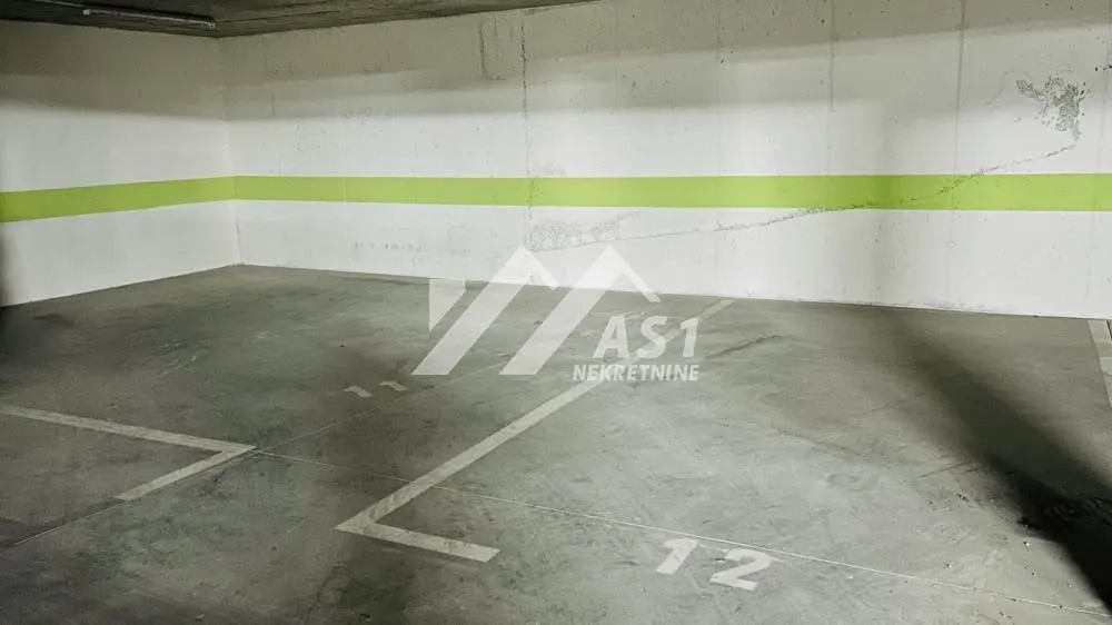 Rent, parking/garage, 40m², Centar, Novi Sad