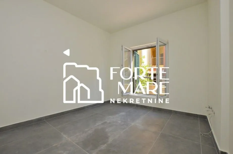 Prodaja, dvosoban stan, 74m², Đenovići, Herceg Novi