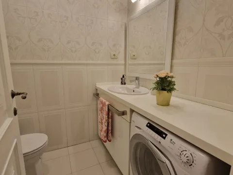 Izdavanje, trosoban stan, 120m², Stari grad, Novi Sad - image 15