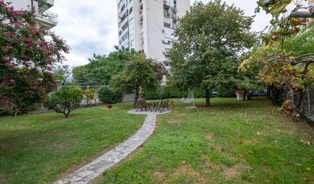 Izdavanje, trosoban stan, 145m², Momišići, Podgorica