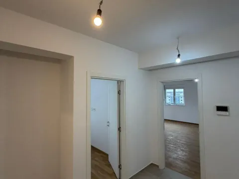 Prodaja, trosoban stan, 105m², Stari Aerodrom, Podgorica - image 2