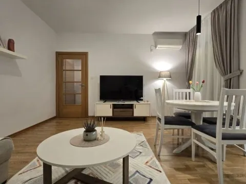 Rent, one bedroom apartment, 50m², Nova Dalmatinska, Podgorica - image 1