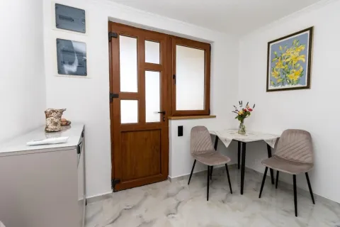 Izdavanje, garsonjera, 30m², Stari Bar, Bar - image 6