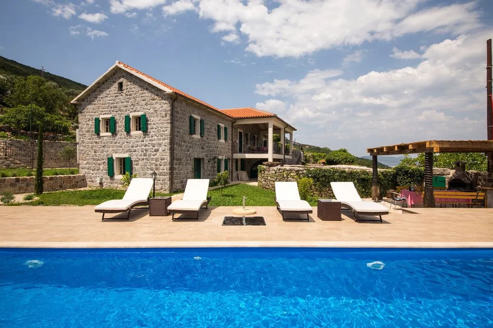 Prodaja, kuća, 235m², Tivat, Crna Gora