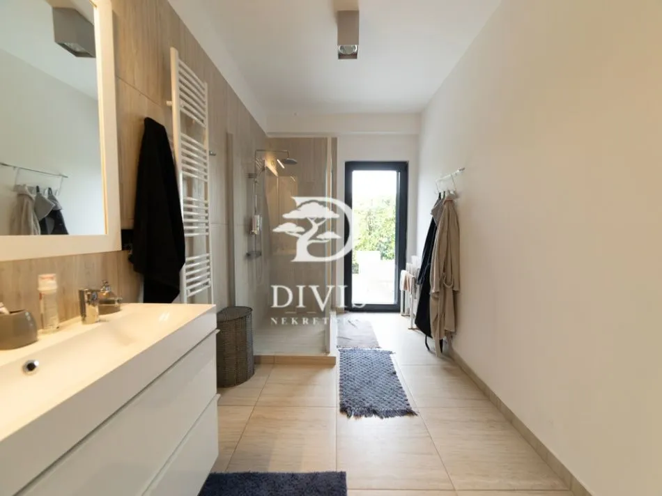 Prodaja, kuća, 269m², Koraćica, Mladenovac