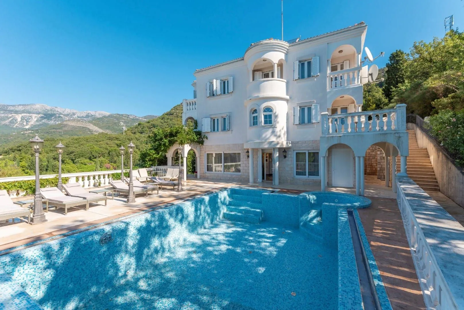 Sale, house, 485m², Sveti Stefan, Budva