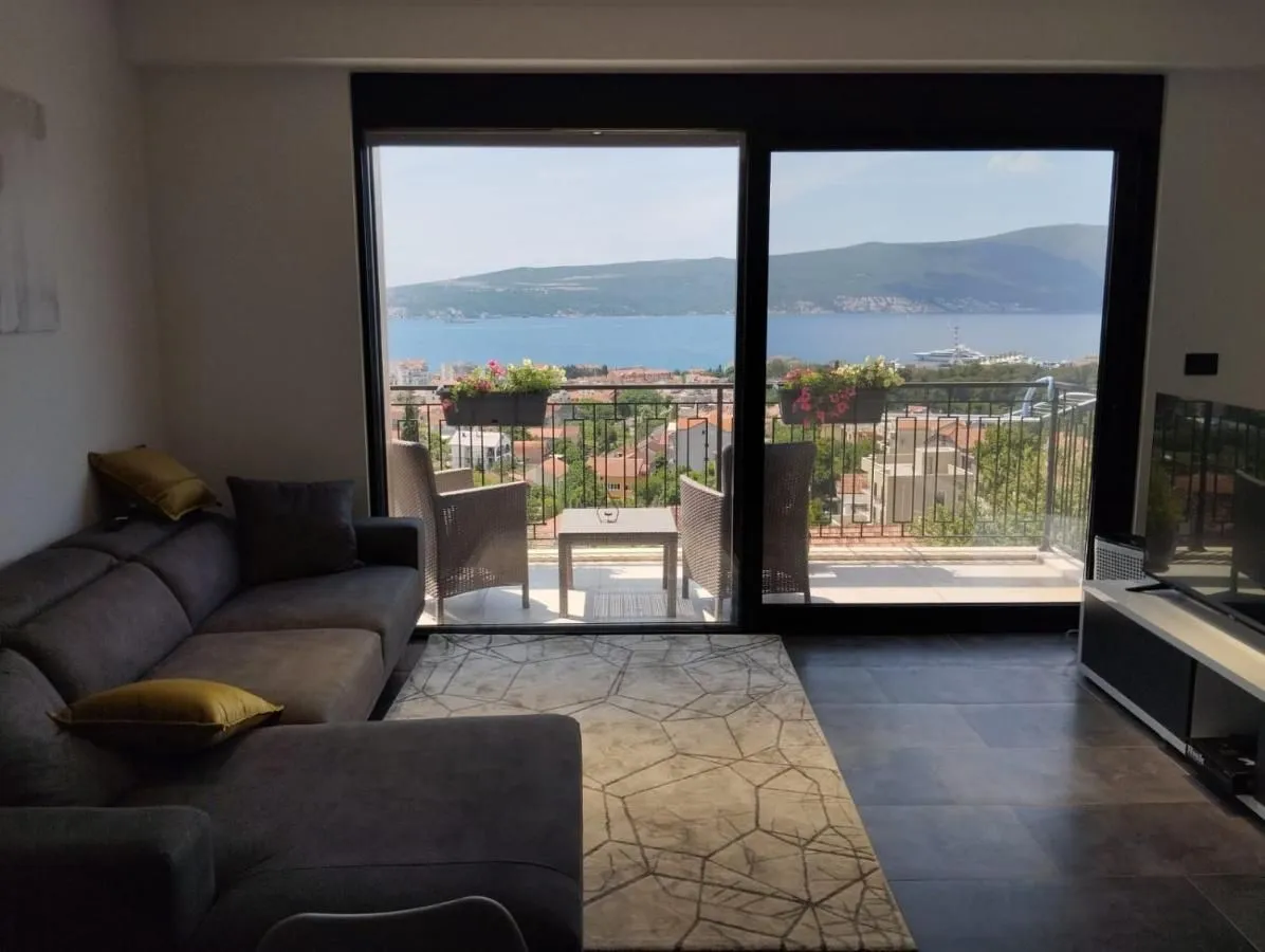 Prodaja, jednosoban stan, 45m², Tivat, Crna Gora