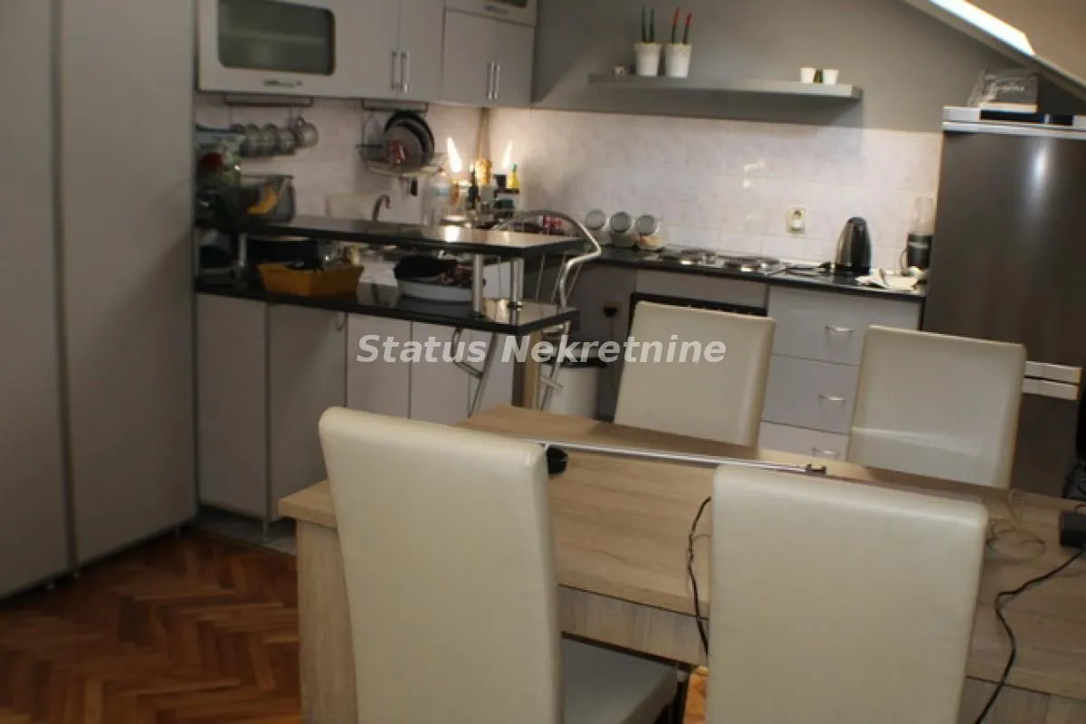 Prodaja, dvosoban stan, 77m², Stari grad, Novi Sad