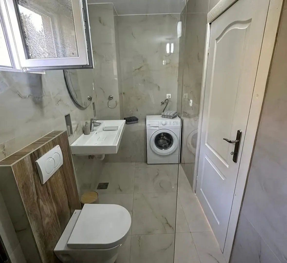 Izdavanje, trosoban stan, 100m², Kavač, Kotor
