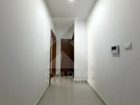 Izdavanje, dvosoban stan, 56m², City Kvart, Podgorica - image 12