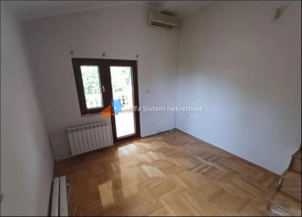 Izdavanje, stan, 210m², Savski Venac, Beograd