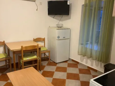 Izdavanje, jednosoban stan, 30m², Kotor, Crna Gora - image 2