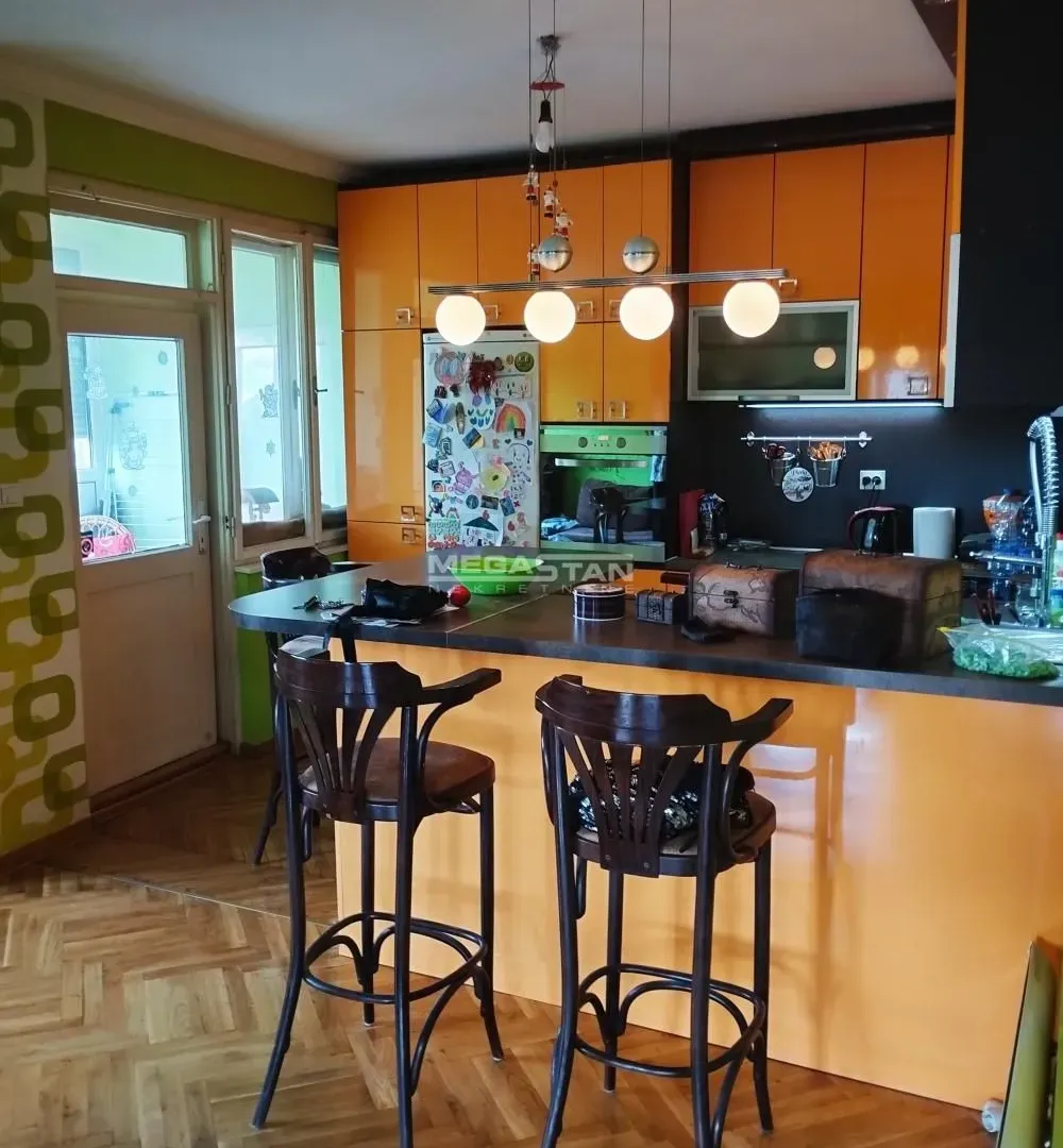 Prodaja, trosoban stan, 78m², Centar, Pančevo