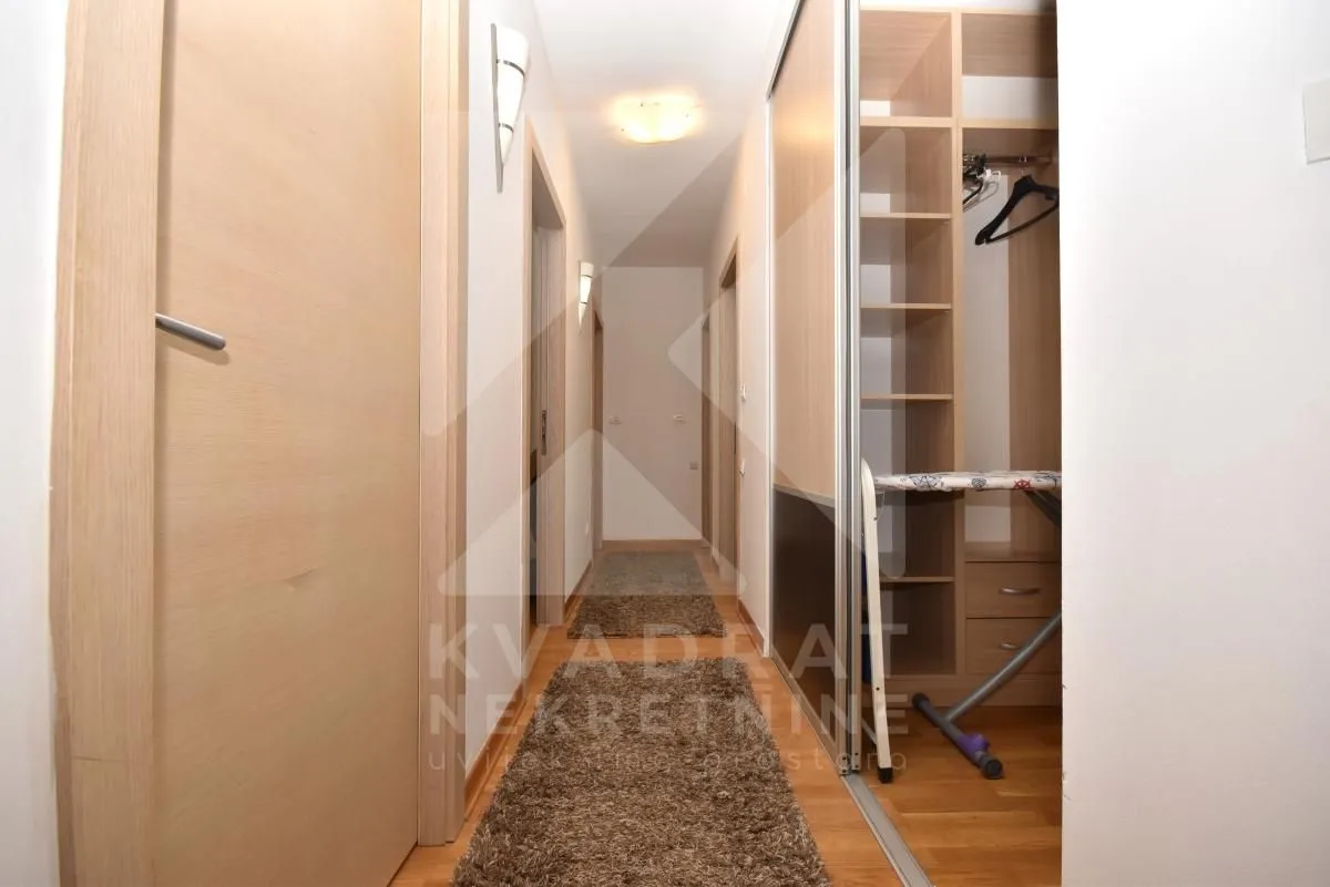 Rent, three bedroom apartment, 120m², City Kvart, Podgorica