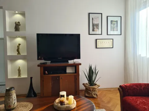 Izdavanje, dvosoban stan, 65m², Stara Varoš, Podgorica - image 5