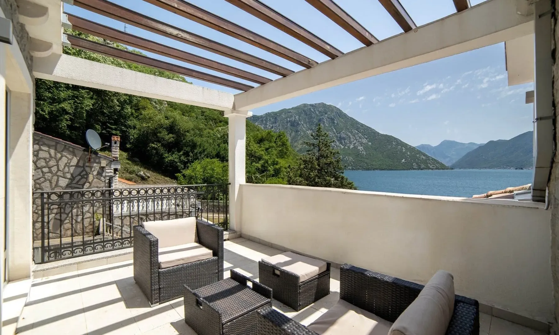 Prodaja, kuća, 405m², Strp, Kotor