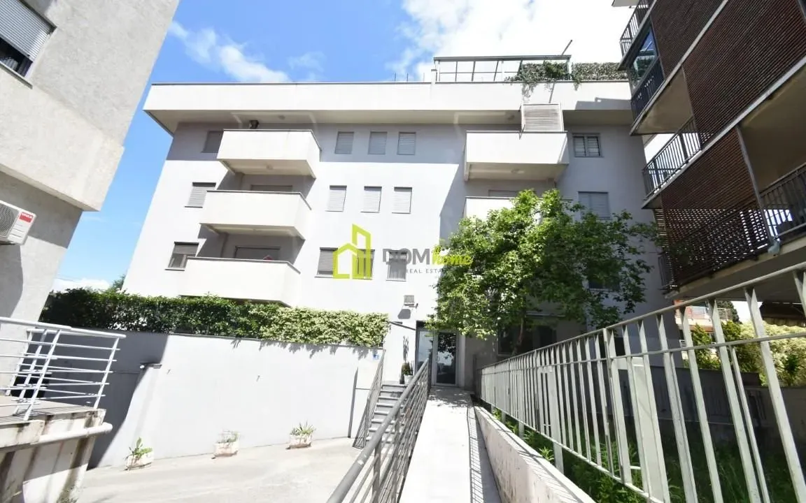 Izdavanje, trosoban stan, 85m², Gorica C, Podgorica