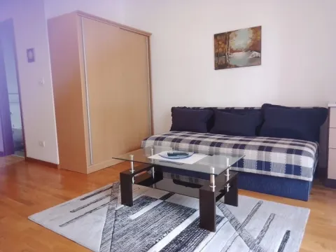 Rent, apartment, 38m², City Kvart, Podgorica - image 1