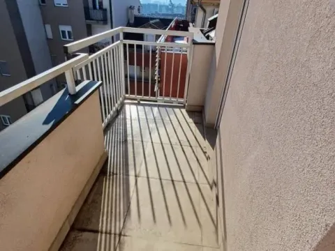 Izdavanje, trosoban stan, 88m², Centar, Novi Sad - image 11