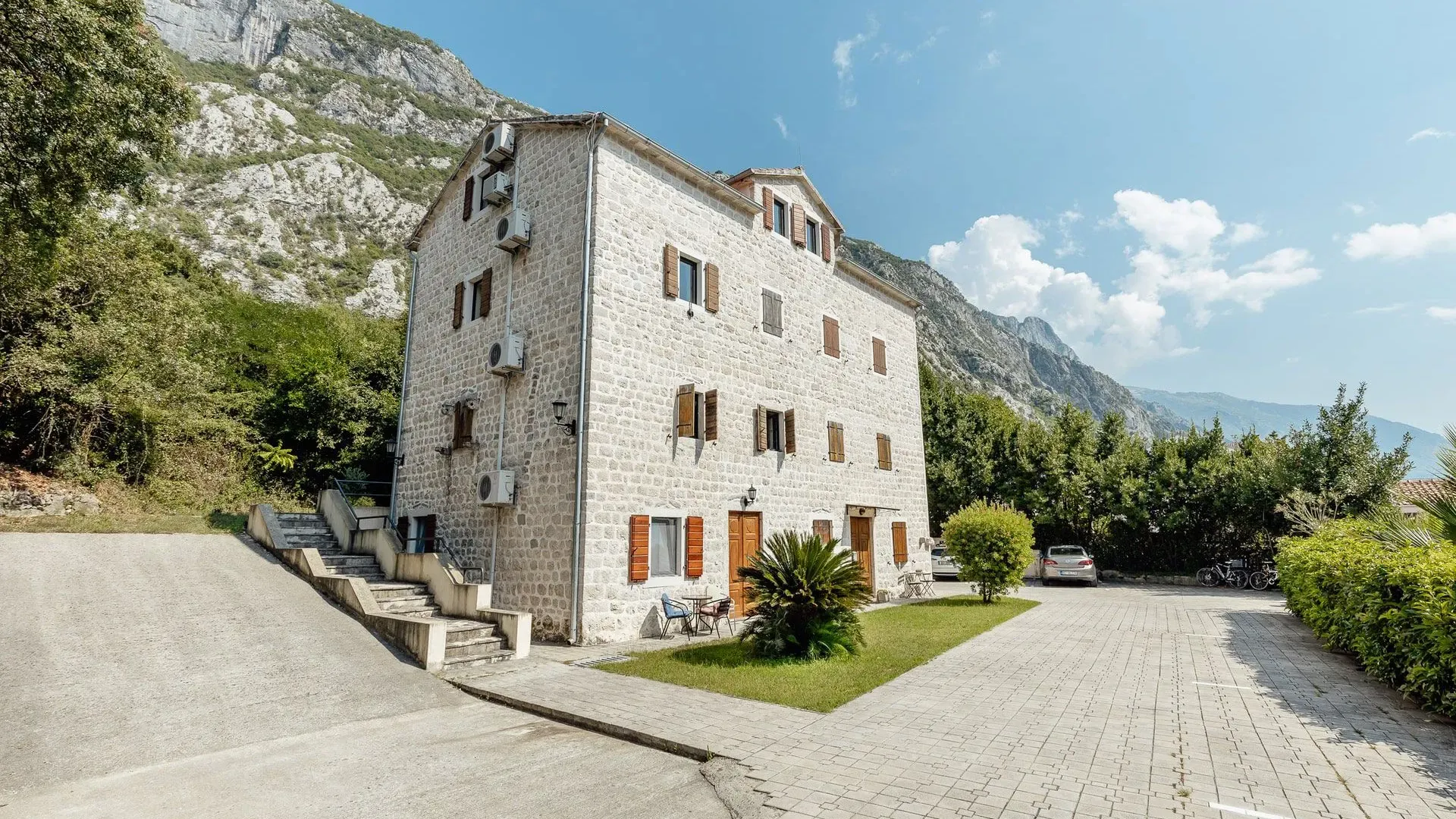 Sale, two bedroom apartment, 82m², Dobrota, Kotor