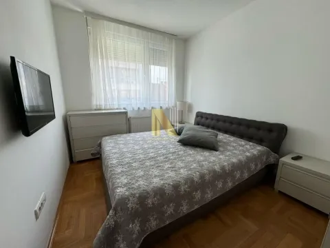 Izdavanje, poslovni prostor, 78m², Centar, Novi Sad - image 4