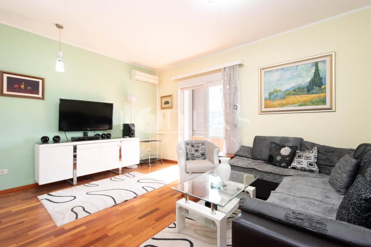 Izdavanje, dvosoban stan, 74m², City Kvart, Podgorica