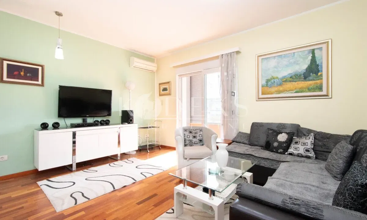 Izdavanje, dvosoban stan, 74m², City Kvart, Podgorica